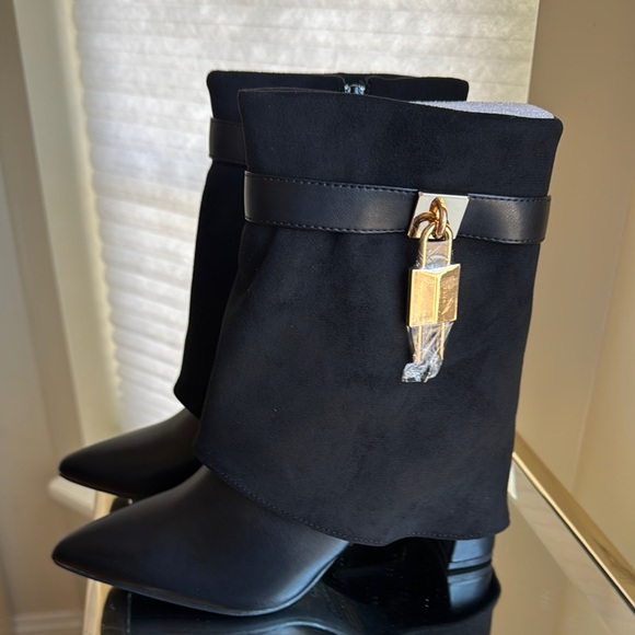 Black lock charm fold over boots - Picture 2 of 6
